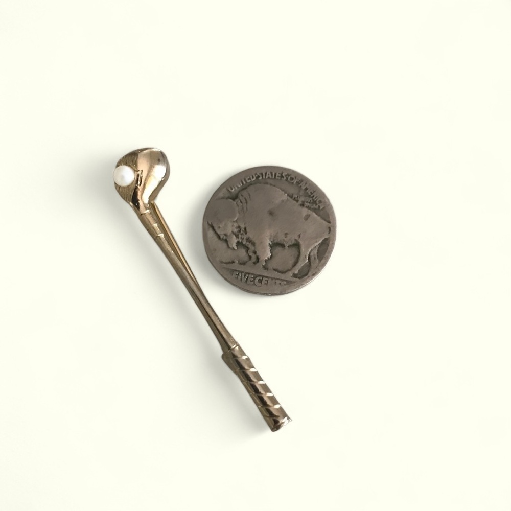 Brooch, Golf Club Delicate Gold-Tone, with a Single Faux Pearl Classic
Golfer